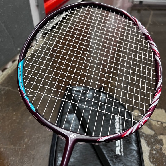 Yonex BadmintonRacquet Astrox 100zz 27Lb Tension Exbolt 63 String Dark Red 4UG6 - Picture 2 of 6